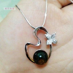 藍(lán)珀吊墜賦藝精品2014 珍貴天然蜜珀與文具傳承匠心之美
